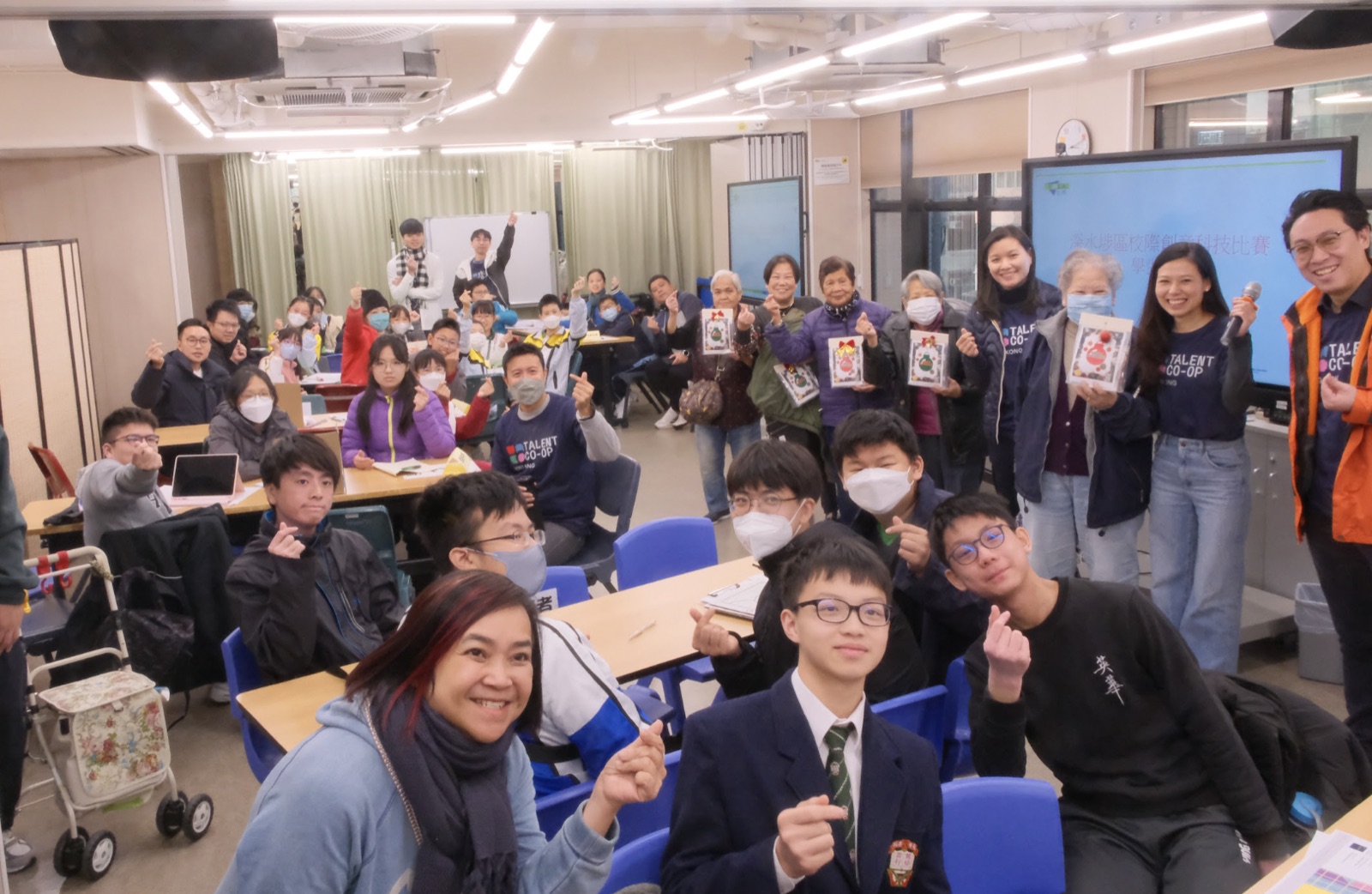 Classroom student workshop group photo